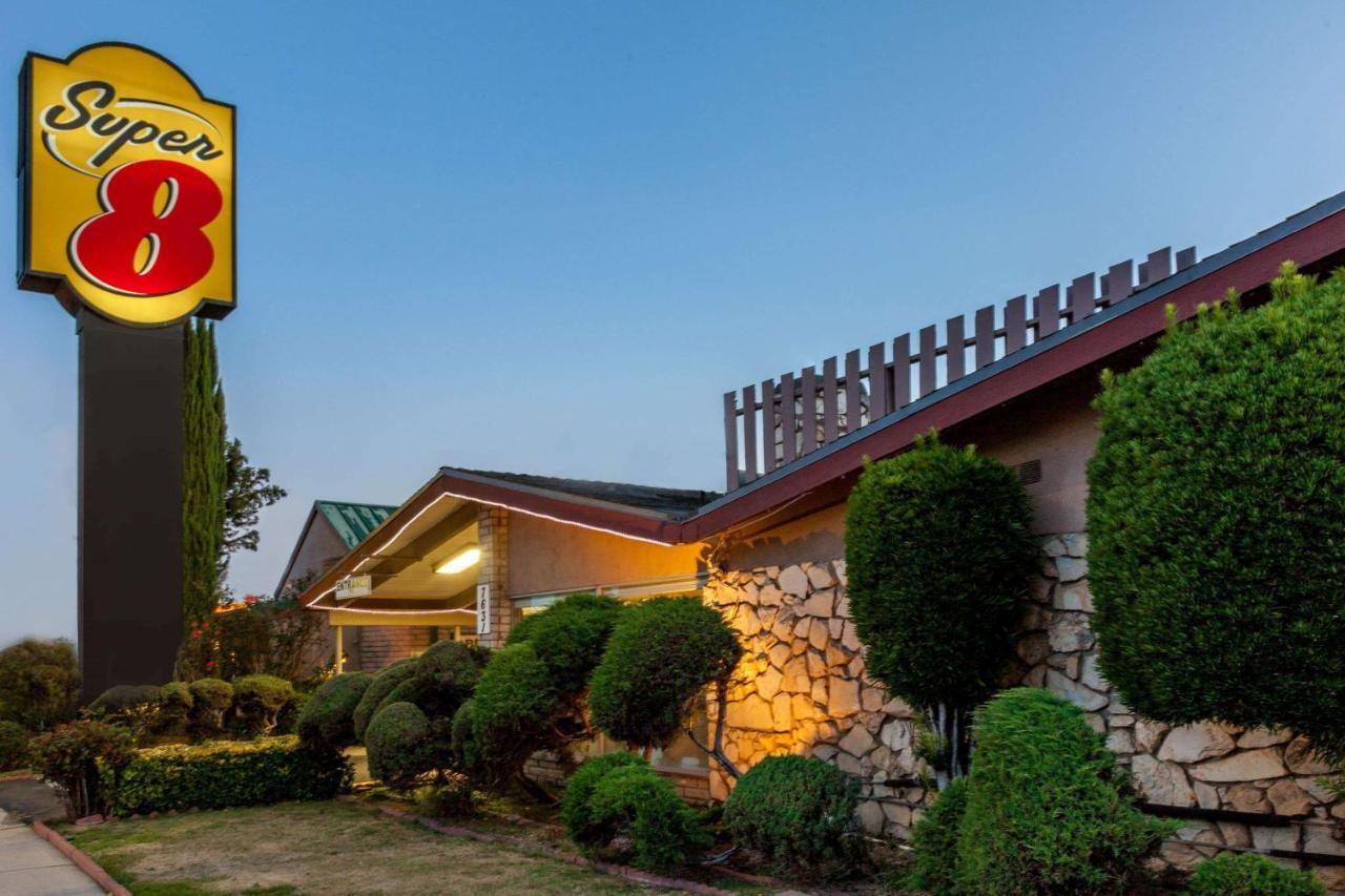 Super 8 By Wyndham Canoga Park Los Angeles Esterno foto