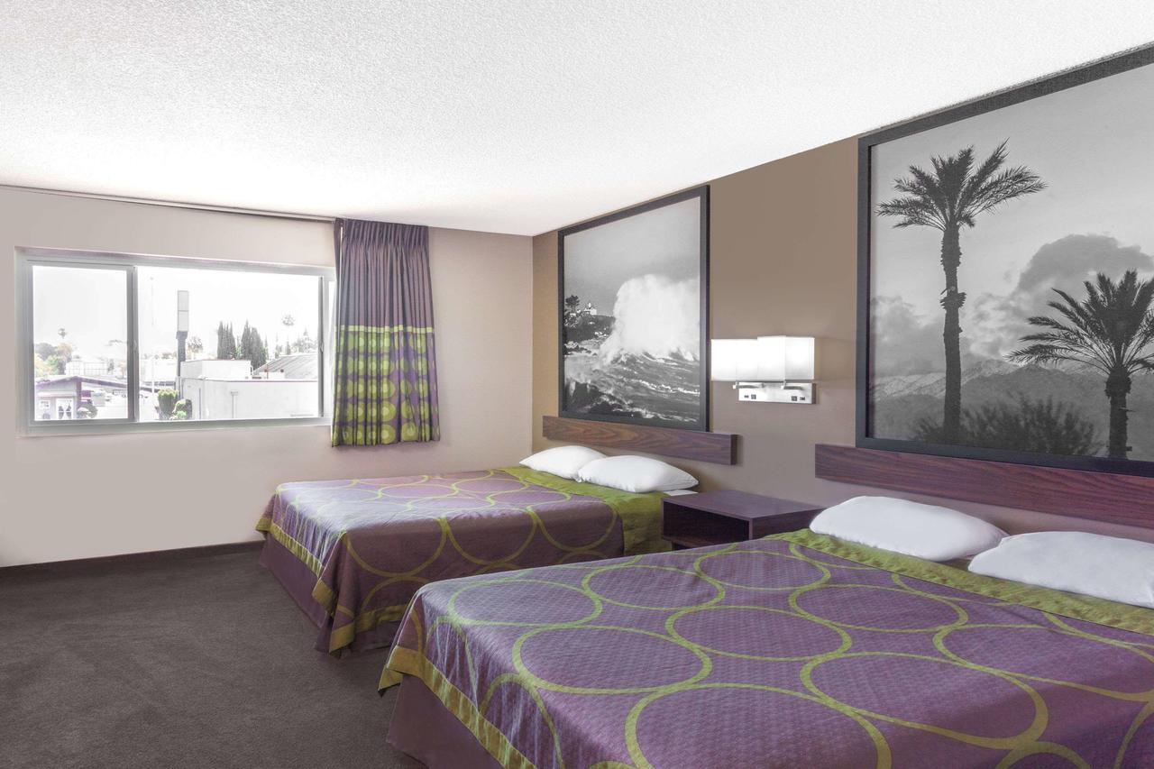 Super 8 By Wyndham Canoga Park Los Angeles Esterno foto